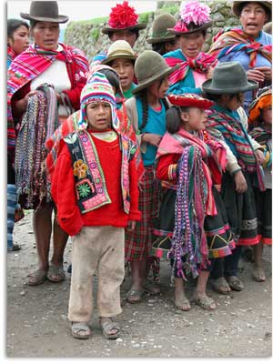 Peru craft tour - vendors near Pisac market